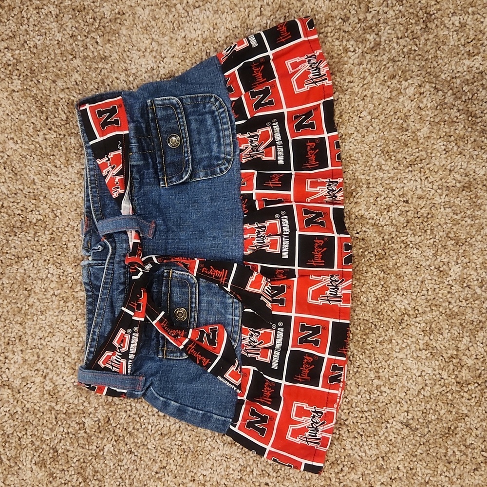 Old Navy girls Husker Jean skirt, size 6